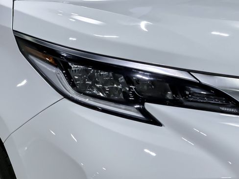 Used 2024 Toyota Sienna XSE AWD/4WD image 12