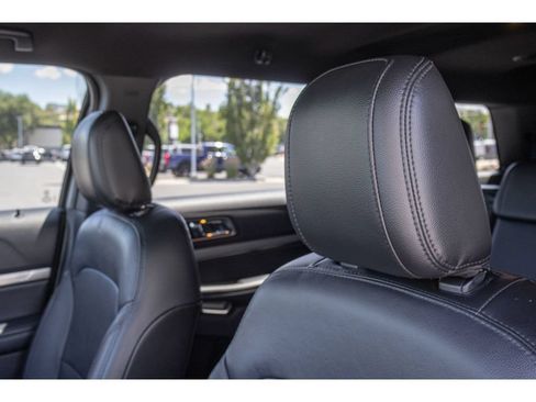 Used 2018 Ford Explorer XLT w/ Equipment Group 202A AWD/4WD image 20