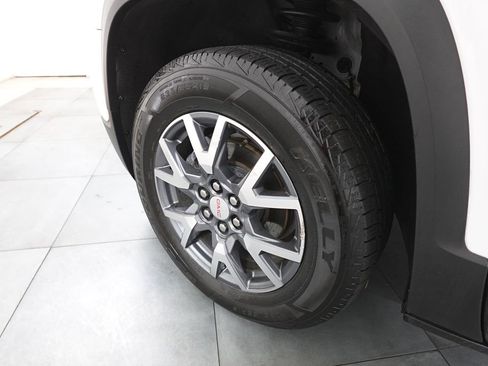 Used 2023 GMC Acadia SLT image 30