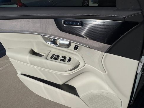 New 2026 Volvo XC90 B6 Ultra w/ Protection Package Premier image 17