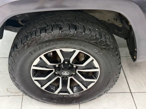 Used 2020 Toyota Tacoma TRD Sport AWD/4WD image 33