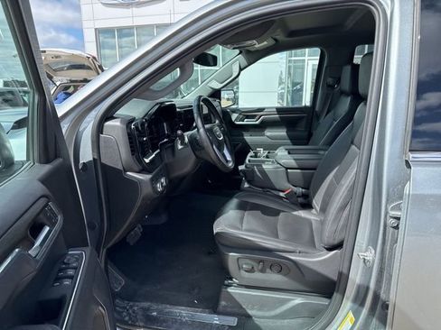 Used 2025 GMC Sierra 1500 SLT image 11