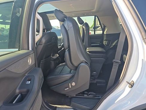 Used 2025 Lincoln Navigator Reserve AWD/4WD image 10