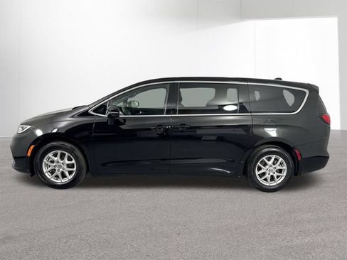 Used 2025 Chrysler Pacifica Select FWD image 29