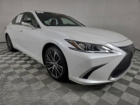Certified 2024 Lexus ES 250 w/ Premium Package image 4