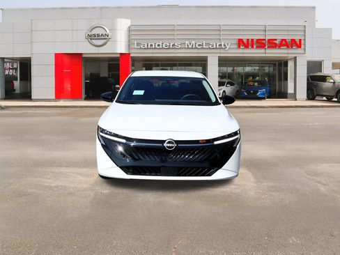 New 2026 Nissan Sentra SR w/ Floor Mat Package image 8