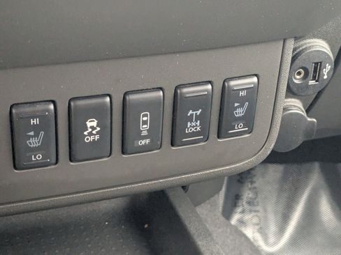 Used 2019 Nissan Frontier PRO-4X image 26