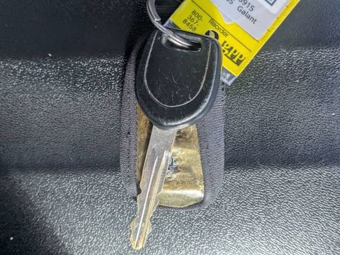 Used 2005 Mitsubishi Galant SE FWD image 30