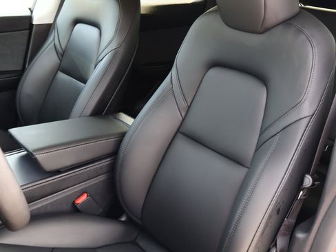 Used 2024 Tesla Model Y Long Range image 13