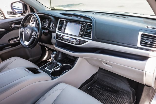 Used 2017 Toyota Highlander XLE AWD/4WD image 55