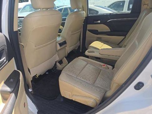 Used 2016 Toyota Highlander Limited FWD image 6