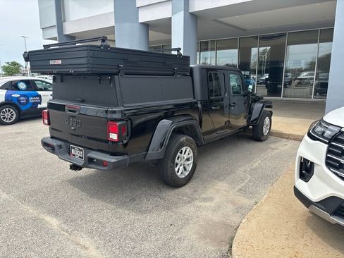 Used 2023 Jeep Gladiator Sport AWD/4WD image 5