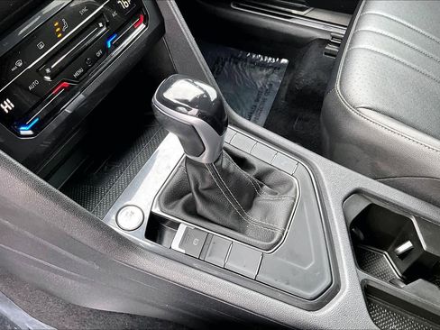 Used 2022 Volkswagen Tiguan SE R-Line image 16