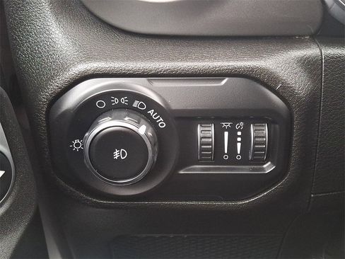 Used 2019 Jeep Wrangler Unlimited Sahara w/ Safety Group image 22