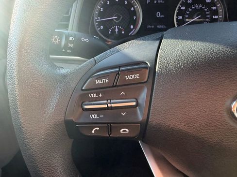 Used 2020 Hyundai Elantra SE image 19