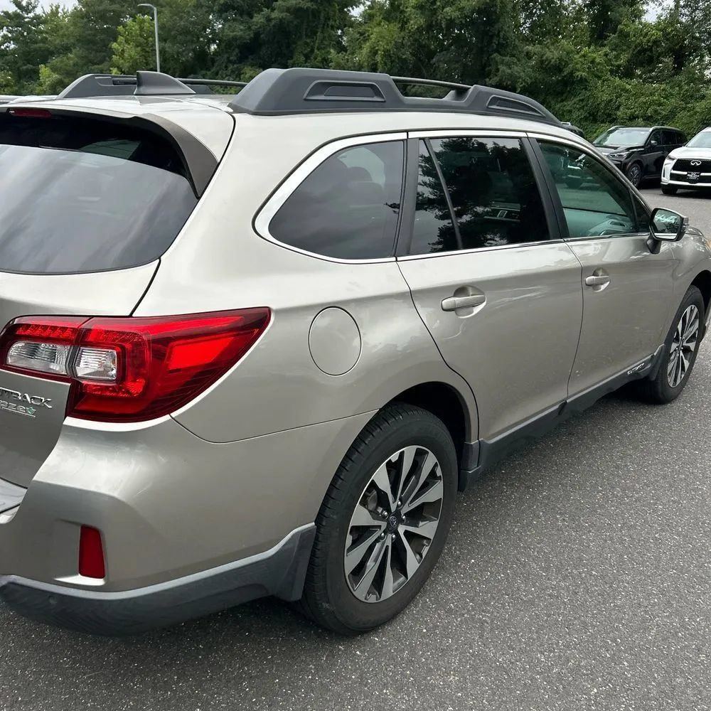 Used 2017 Subaru Outback 2.5i Limited AWD/4WD image 9