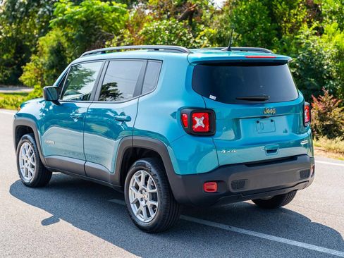 Used 2022 Jeep Renegade Latitude AWD/4WD image 5