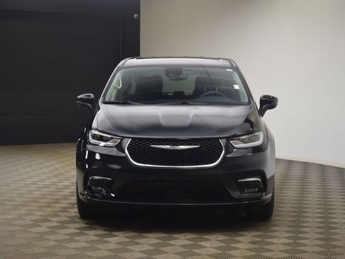 Used 2023 Chrysler Pacifica Touring-L image 23