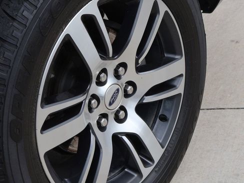 Used 2022 Ford Expedition XLT AWD/4WD image 42