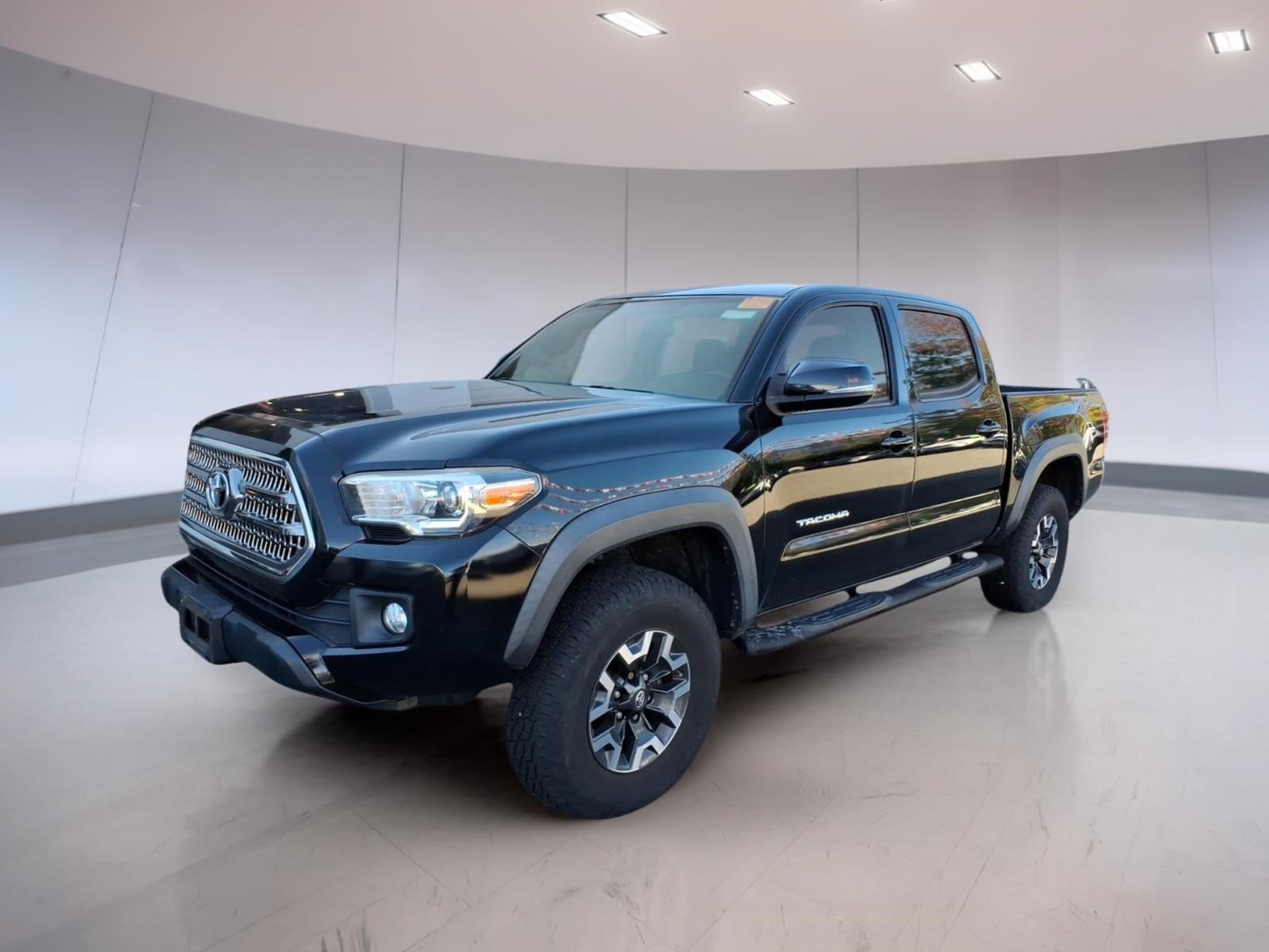 Used 2017 Toyota Tacoma TRD Off-Road w/ Exterior Package AWD/4WD image 2