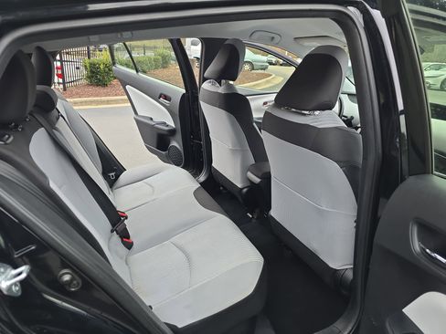 Used 2016 Toyota Prius Three image 11