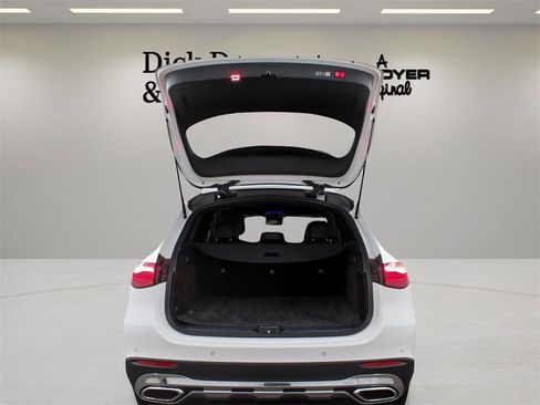 Used 2024 Mercedes-Benz GLC 300 4MATIC image 5