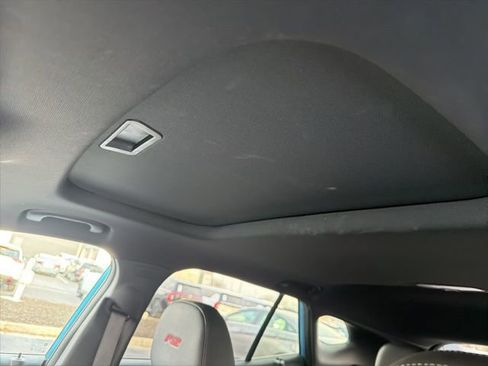 Used 2025 Chevrolet Trax RS w/ Sunroof Package image 12