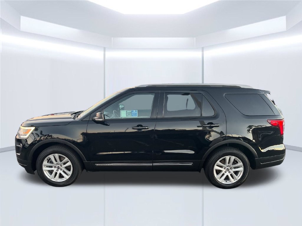 Used 2018 Ford Explorer XLT w/ Equipment Group 202A AWD/4WD image 2
