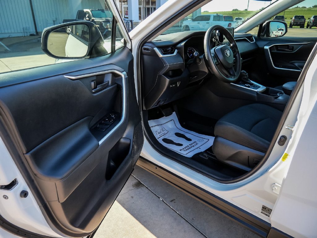 Used 2019 Toyota RAV4 LE AWD/4WD image 31
