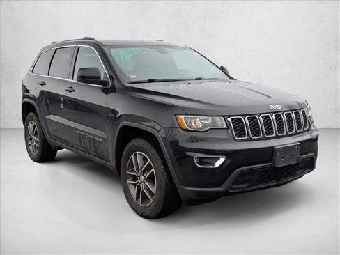 Used 2018 Jeep Grand Cherokee Laredo image 3