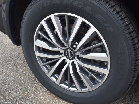 Used 2024 Nissan Armada SL w/ Captain's Chairs Package RWD image 13