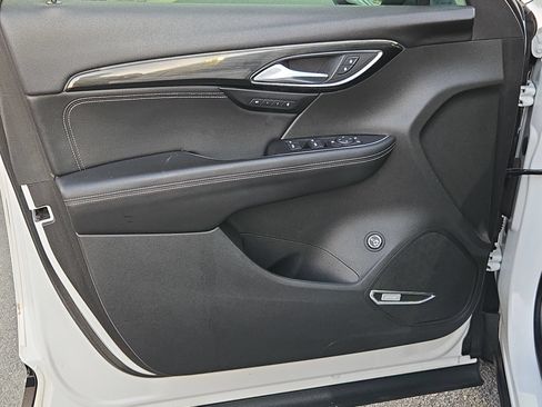 Used 2021 Buick Envision Essence w/ Technology Package I FWD image 20