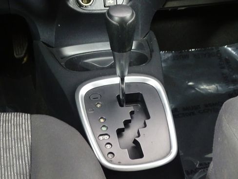 Used 2015 Toyota Yaris L image 28