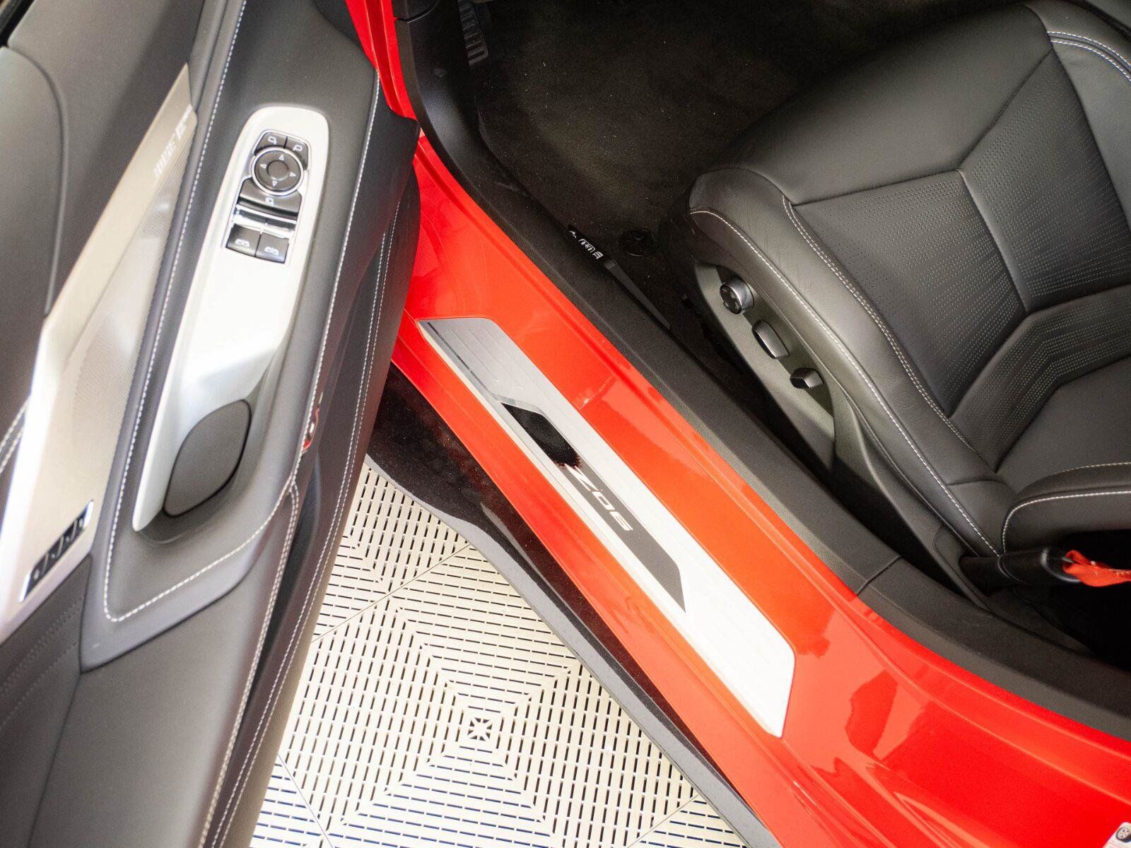 Used 2024 Chevrolet Corvette Z06 RWD image 8