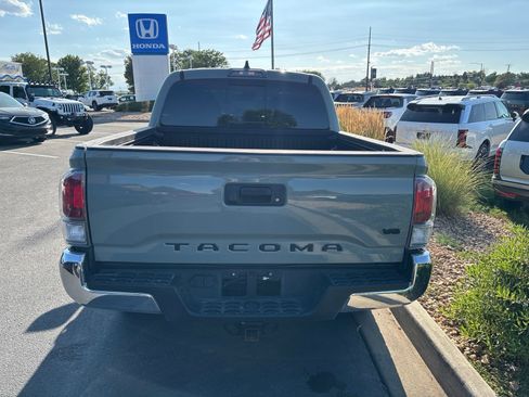 Used 2023 Toyota Tacoma TRD Off-Road w/ Black Out Package (TMS) AWD/4WD image 5