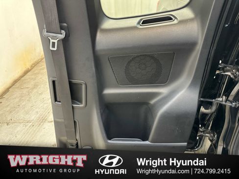 Used 2017 Toyota Tacoma SR5 RWD image 16