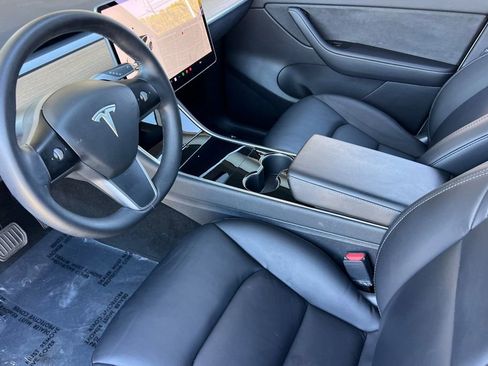 Used 2021 Tesla Model Y Long Range image 9