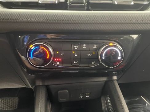 Used 2025 Chevrolet TrailBlazer LT w/ LT Cold Weather Package AWD/4WD image 5