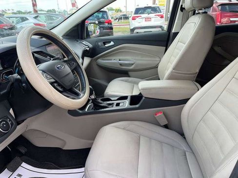 Used 2017 Ford Escape Titanium image 2