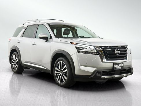 Used 2022 Nissan Pathfinder Platinum w/ Cargo Package AWD/4WD image 7