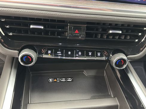 Used 2025 Chevrolet Tahoe LT AWD/4WD image 19