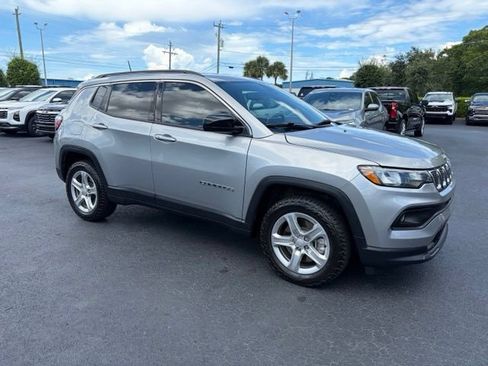 Used 2023 Jeep Compass Latitude AWD/4WD image 1