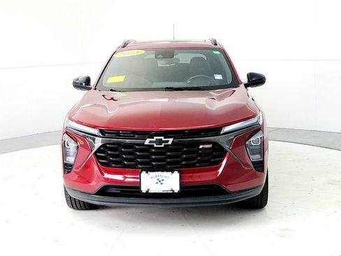 Used 2024 Chevrolet Trax RS w/ Sunroof Package FWD image 8