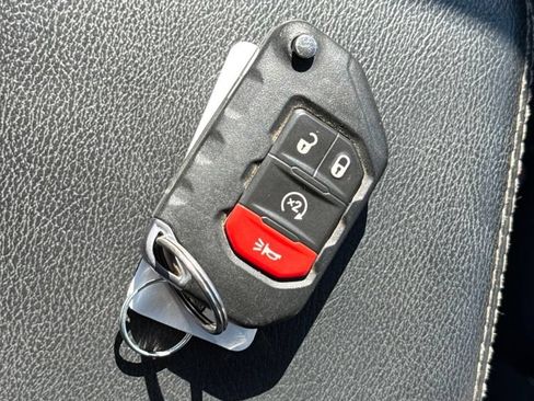 Used 2020 Jeep Gladiator Overland AWD/4WD image 21