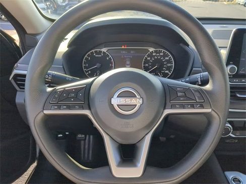 Used 2024 Nissan Altima 2.5 SV image 30