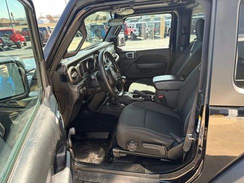 Used 2018 Jeep Wrangler Sport image 12