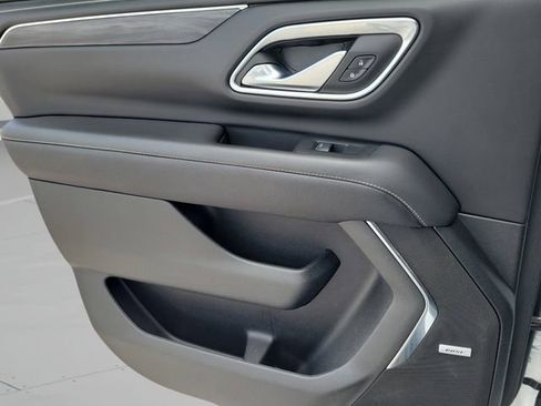 Used 2024 GMC Yukon XL SLT image 17