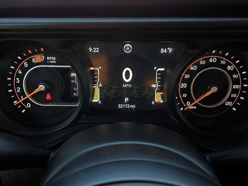 Used 2024 Jeep Wrangler Unlimited Rubicon w/ Technology Group AWD/4WD image 18