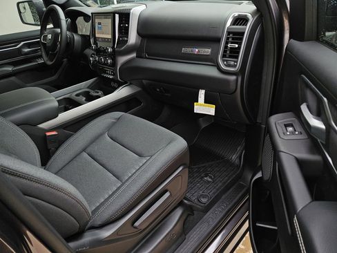 New 2026 RAM 1500 4x4 Crew Cab image 7