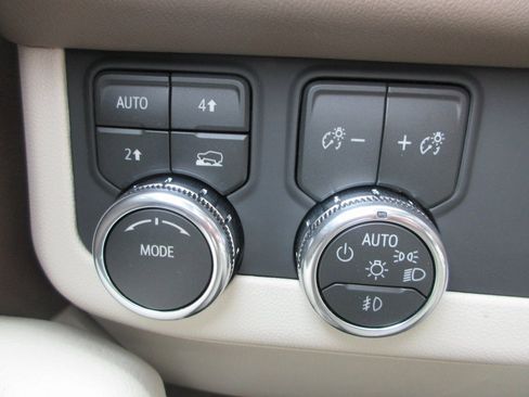 New 2026 GMC Yukon Denali w/ Sun & Power Step Package image 18